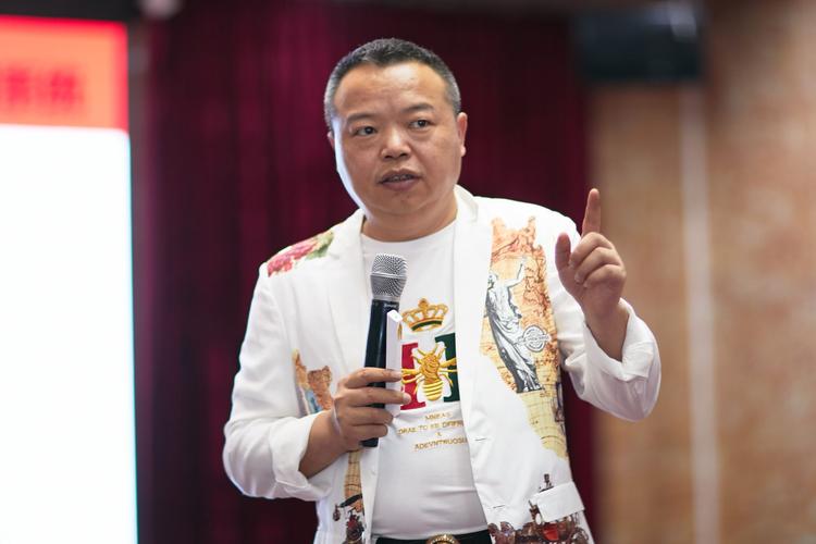 广州周嵘整合营销顾问 从战略顾问到企业增长的幕后推手